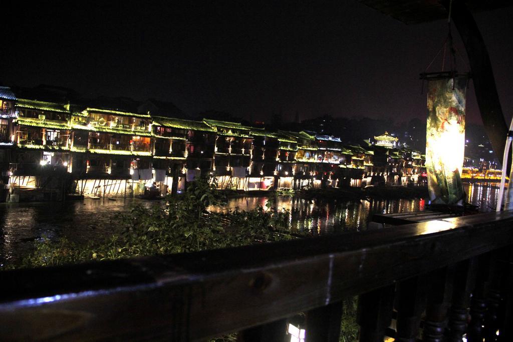 Fenghuang 1St Apartment Esterno foto