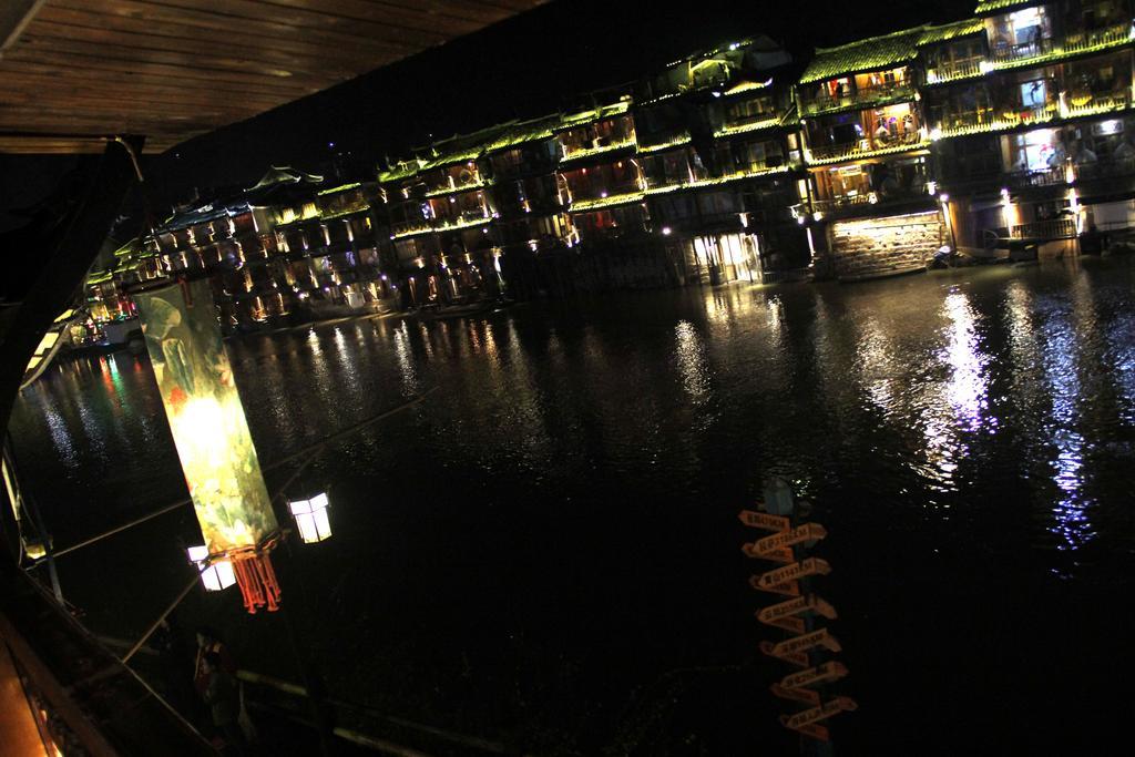Fenghuang 1St Apartment Esterno foto
