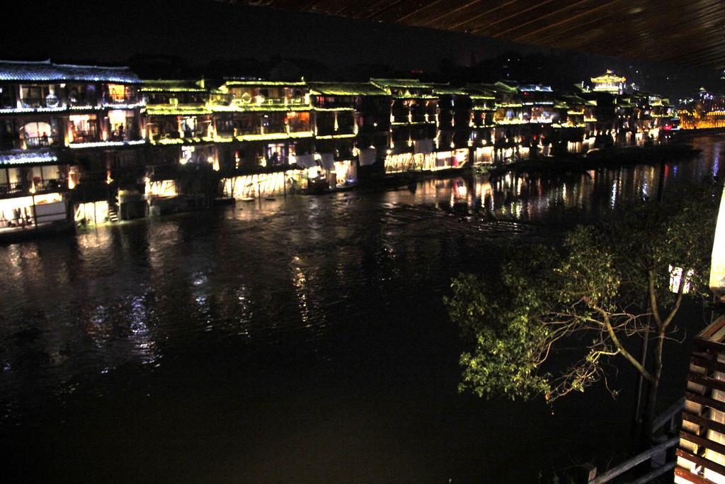 Fenghuang 1St Apartment Esterno foto