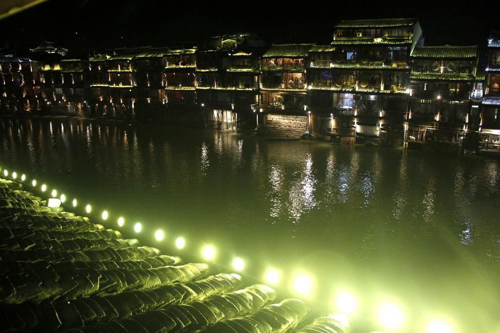Fenghuang 1St Apartment Esterno foto