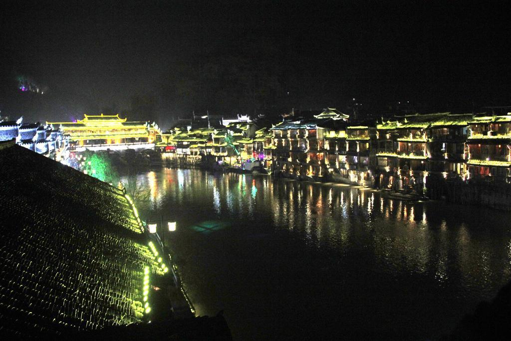 Fenghuang 1St Apartment Esterno foto