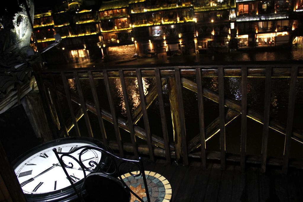 Fenghuang 1St Apartment Esterno foto