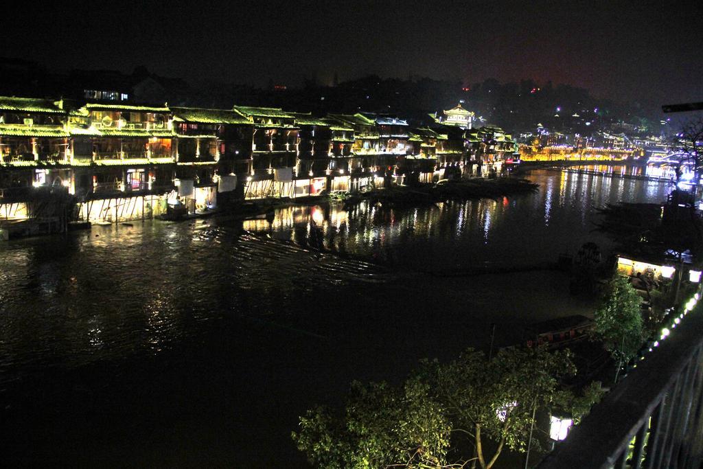 Fenghuang 1St Apartment Esterno foto
